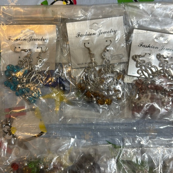 Mix and Match 5/$10 Boutique Earrings: Studs or Dangling - Picture 7 of 8